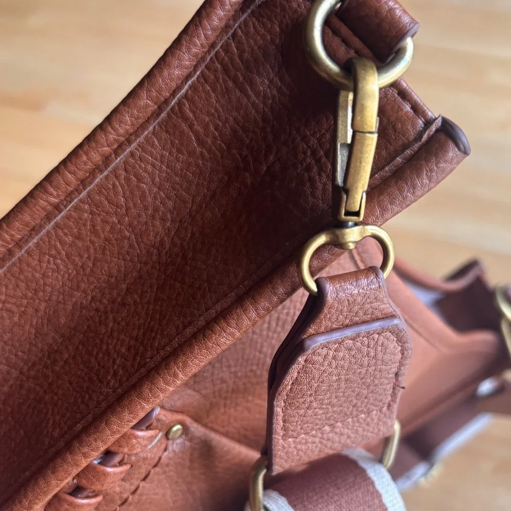 Crossbody Bag Womens Medium Cognac Brown Whipstitch Detail GREAT CONDITION